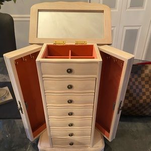 Jewelry box